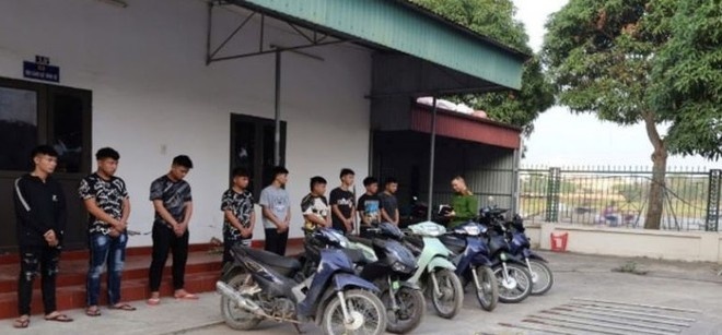 Vac hung khi,  Truy duoi nhau,  Tren duong anh 1