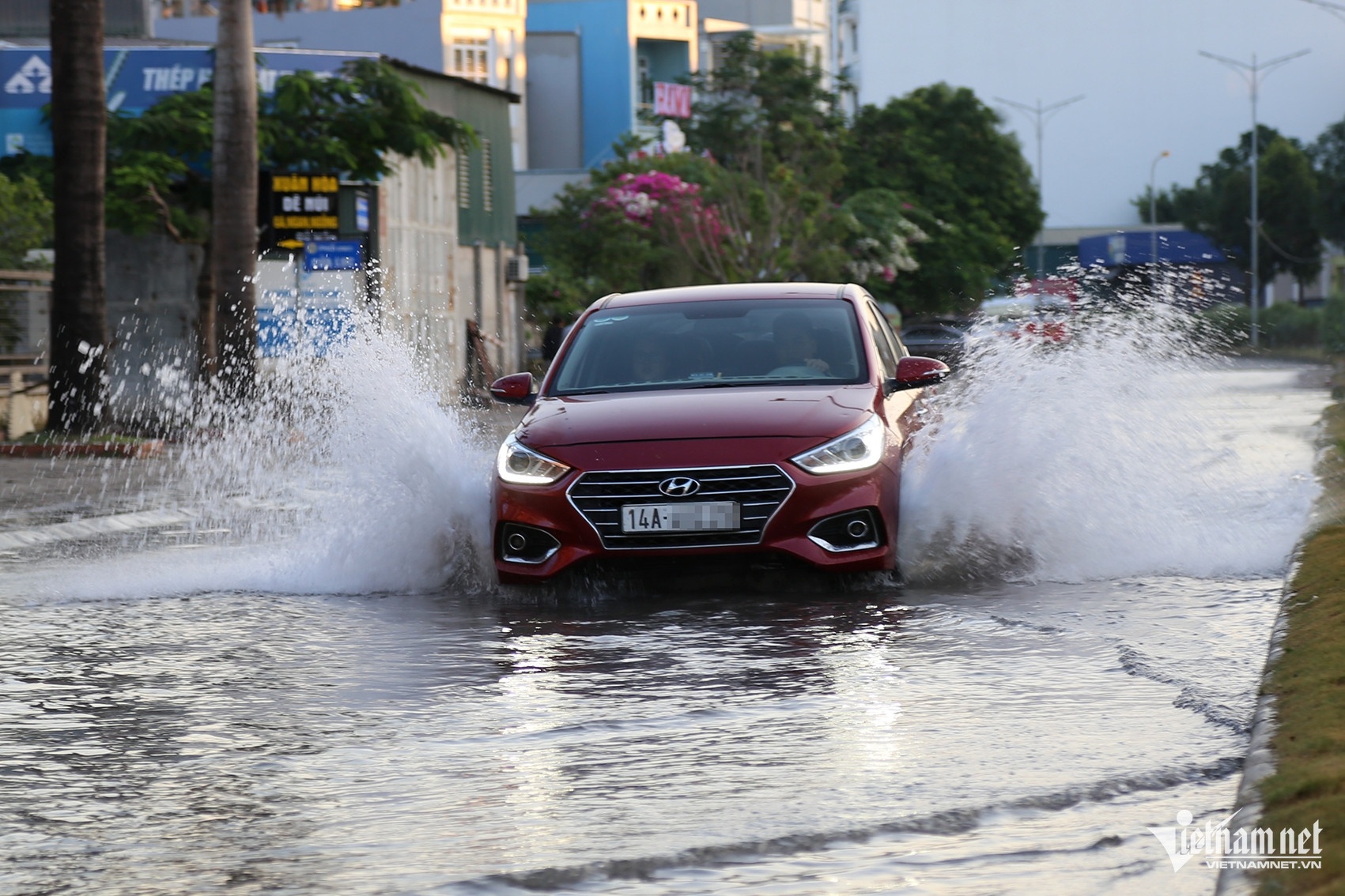 Trieu cuong Ha Long anh 2