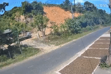 Lao thang vao xe hop, 2 nguoi di xe may tu vong o Dak Lak hinh anh