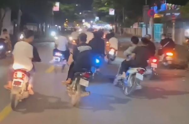 'Quai xe' Dong Nai danh vong va dang clip len mang thach thuc hinh anh