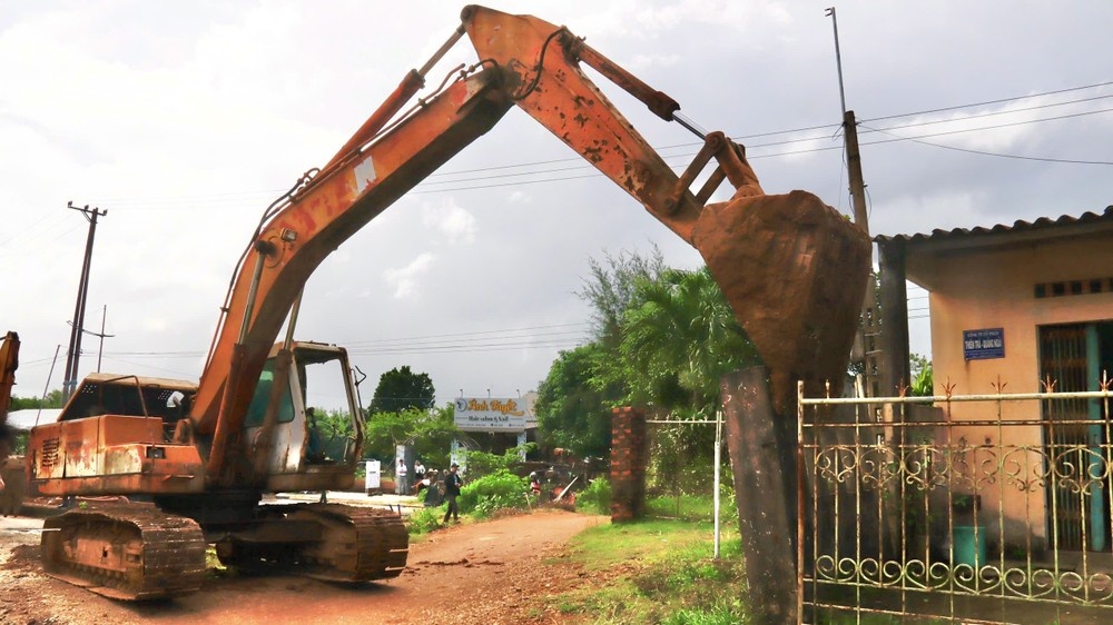 Cuong che Dung Quat anh 3