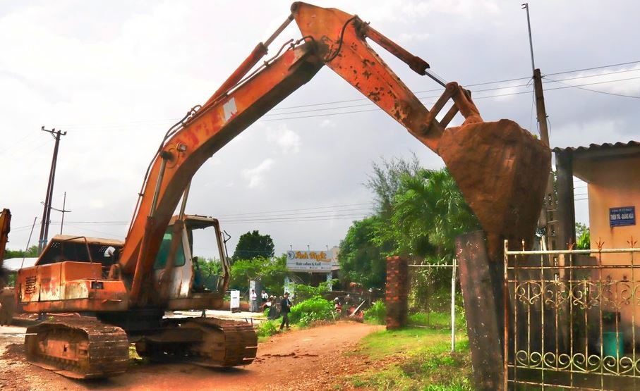 Cuong che ngoi nha 'co thu' o trung tam Khu kinh te Dung Quat hinh anh