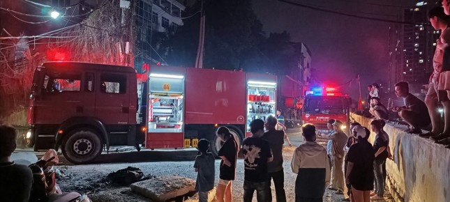 Chay lon tai kho hang tren pho Dinh Cong o Ha Noi hinh anh