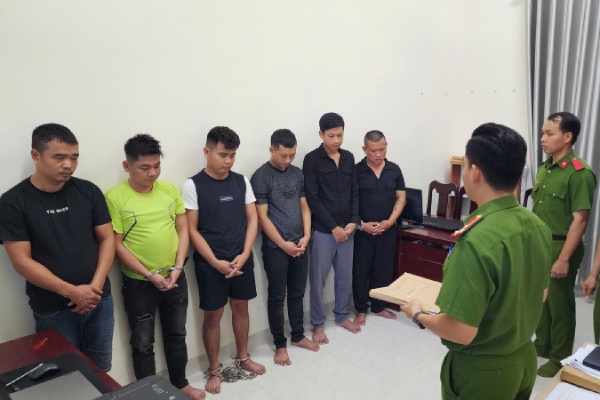 Truy nong nhom doi tuong tu Nghe An vao Da Nang lua ban thep xay dung hinh anh