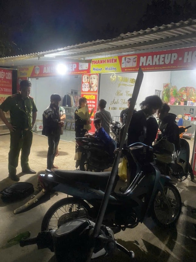 Quai xe,  Mang theo hung khi anh 2