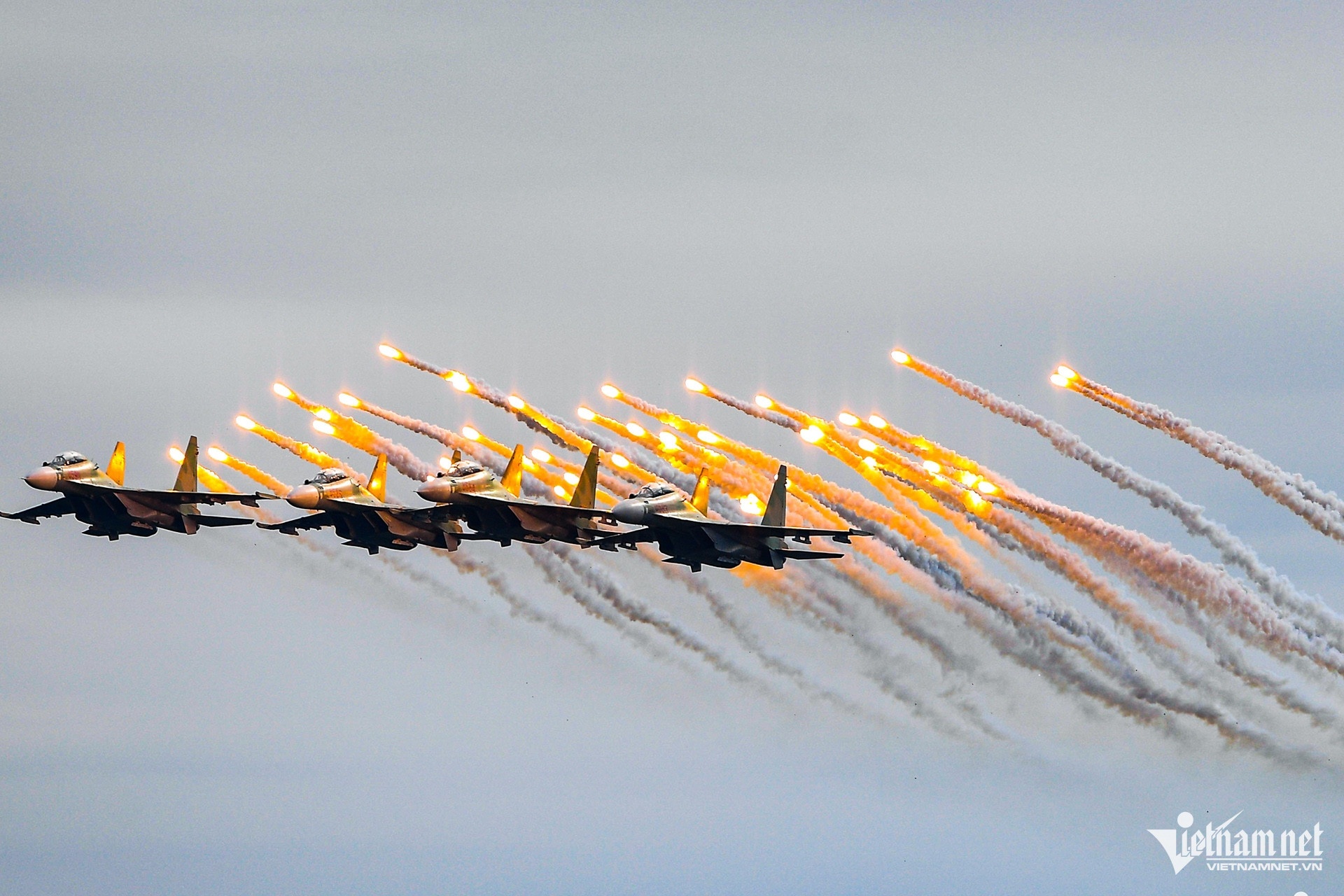 Trien lam Quoc phong anh 1