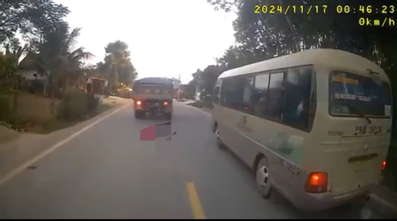 Tai xe tran tinh vu be gai 5 tuoi tu vong khi vua xuong xe dua don hinh anh