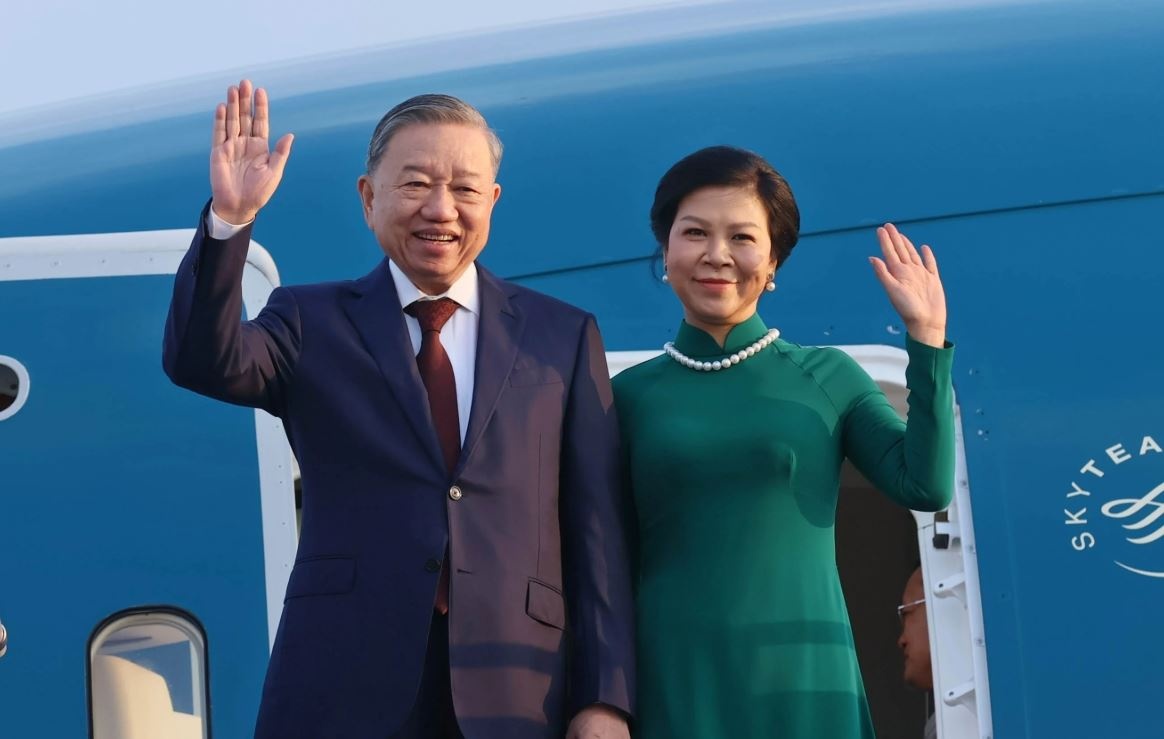 Tong Bi thu To Lam va Phu nhan len duong tham chinh thuc Malaysia hinh anh