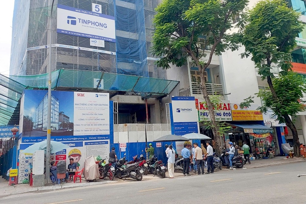 Nam cong nhan roi lau tai cong truong o TP.HCM hinh anh