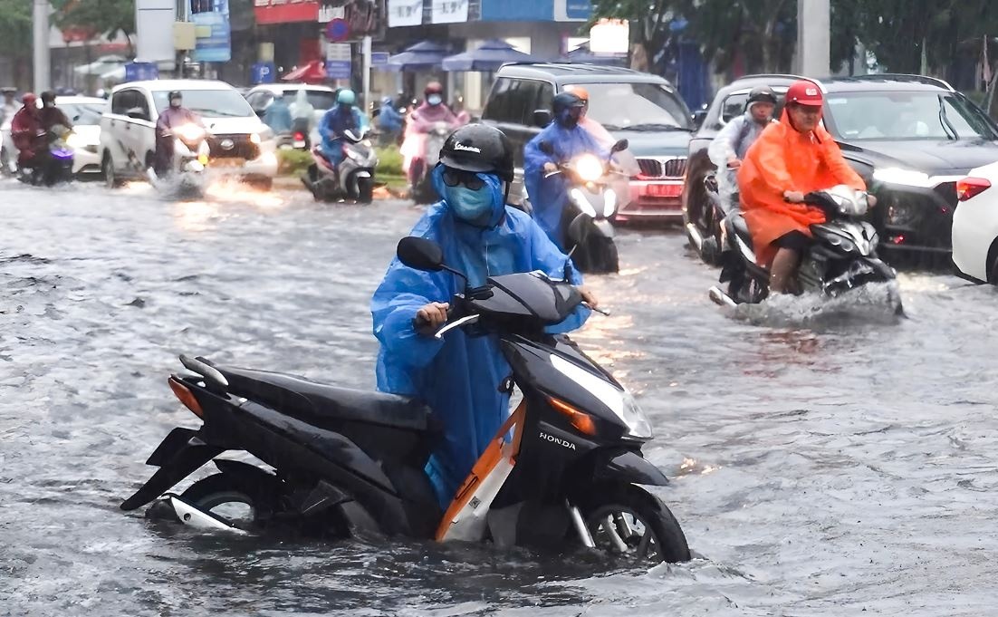 Thoi tiet 21/11: Mien Trung mua lon hinh anh