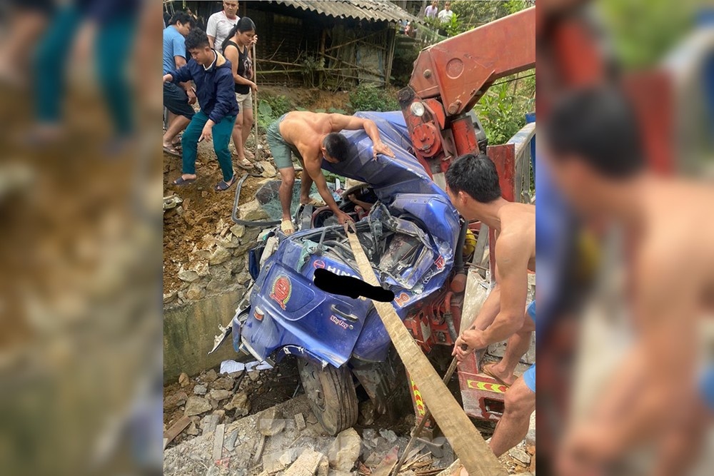 Xe cau xuong muong anh 1