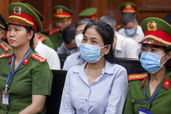 Rut quy Binh on gia xang dau, giam doc Xuyen Viet Oil mua bat dong san hinh anh