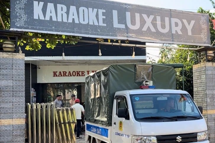 Su dung ma tuy,  Bay lac,  Quan karaoke,  Karaoke Luxury anh 2