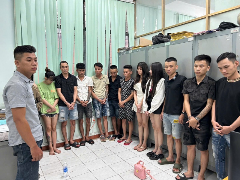 Quan bar D1,  Binh Duong anh 1