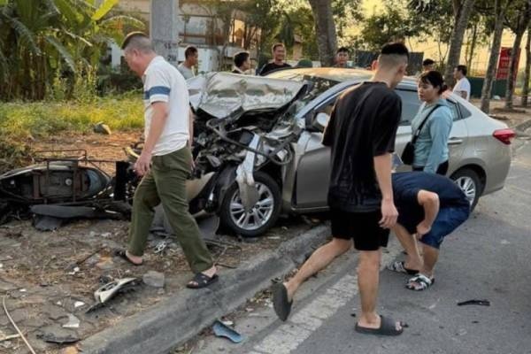 Vay bat ke trom oto roi bo chay, tong trung nguoi di duong o Ha Noi hinh anh