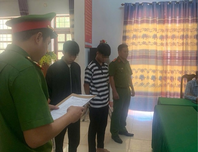 Nam sinh lop 12 anh 2