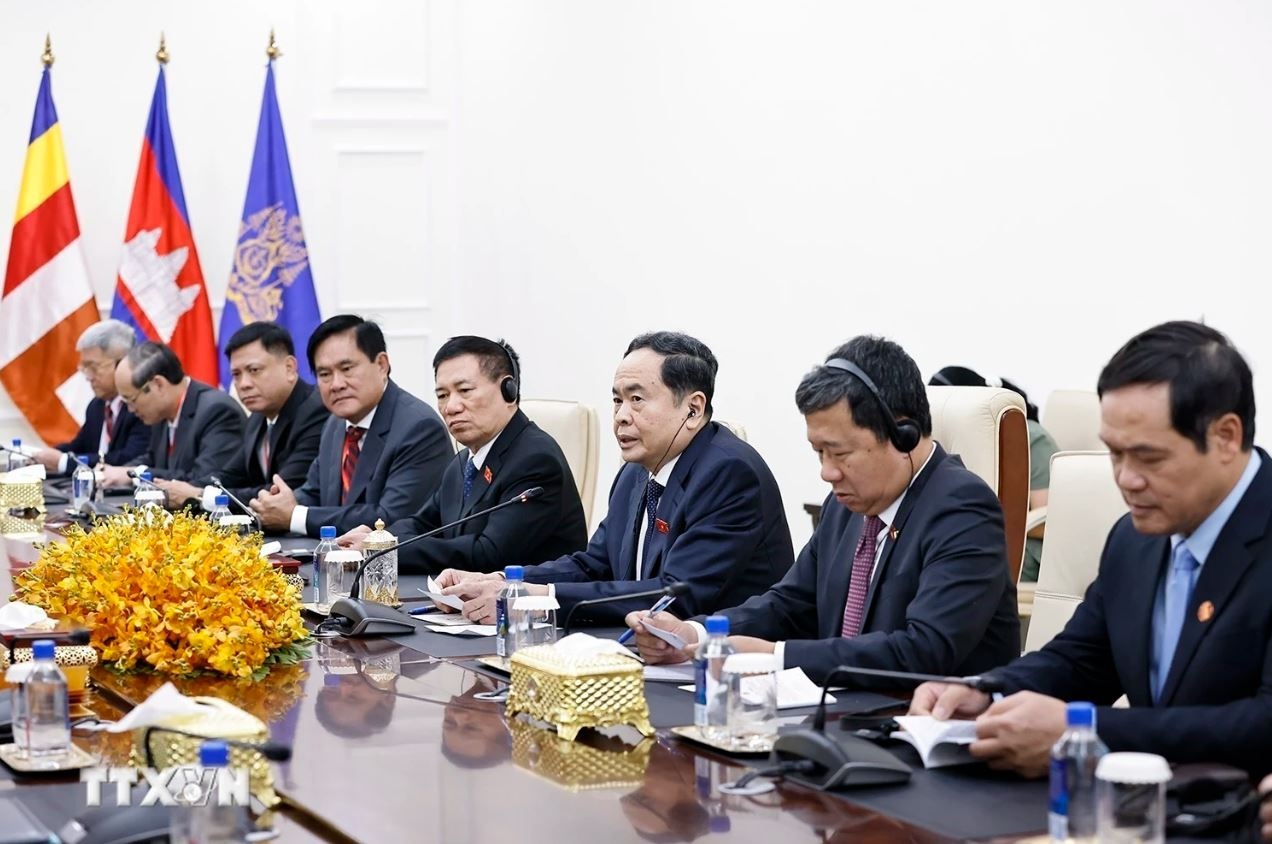 Chu tich Quoc hoi anh 2