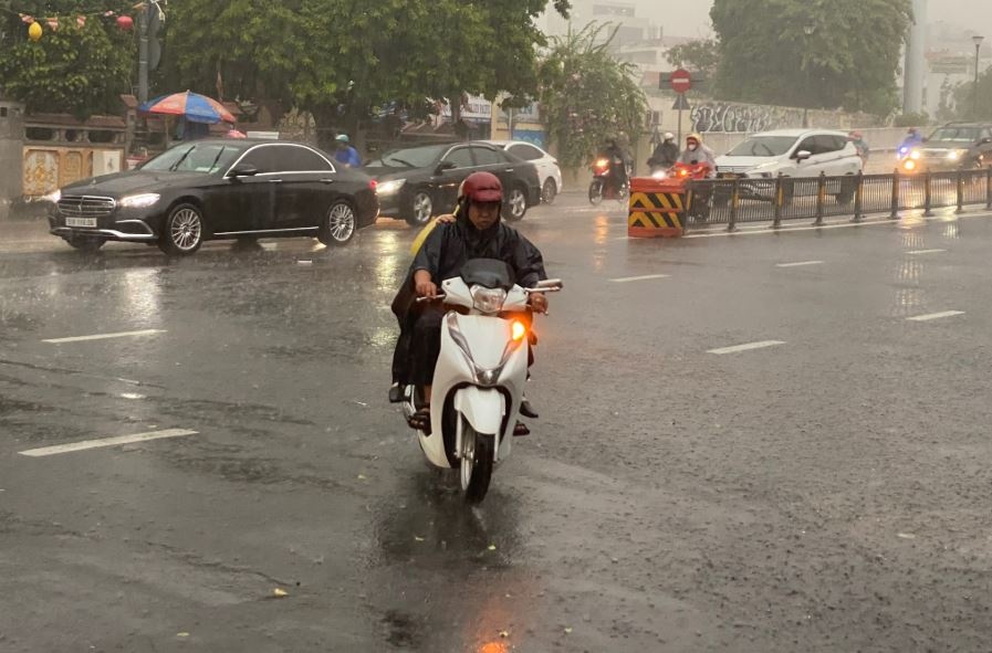 Thoi tiet dang chu y tai TP.HCM cuoi thang 11 hinh anh