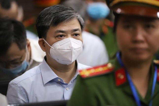 Ong Le Duc Tho cho ba chu Xuyen Viet Oil tai khoan ngan hang so dep hinh anh