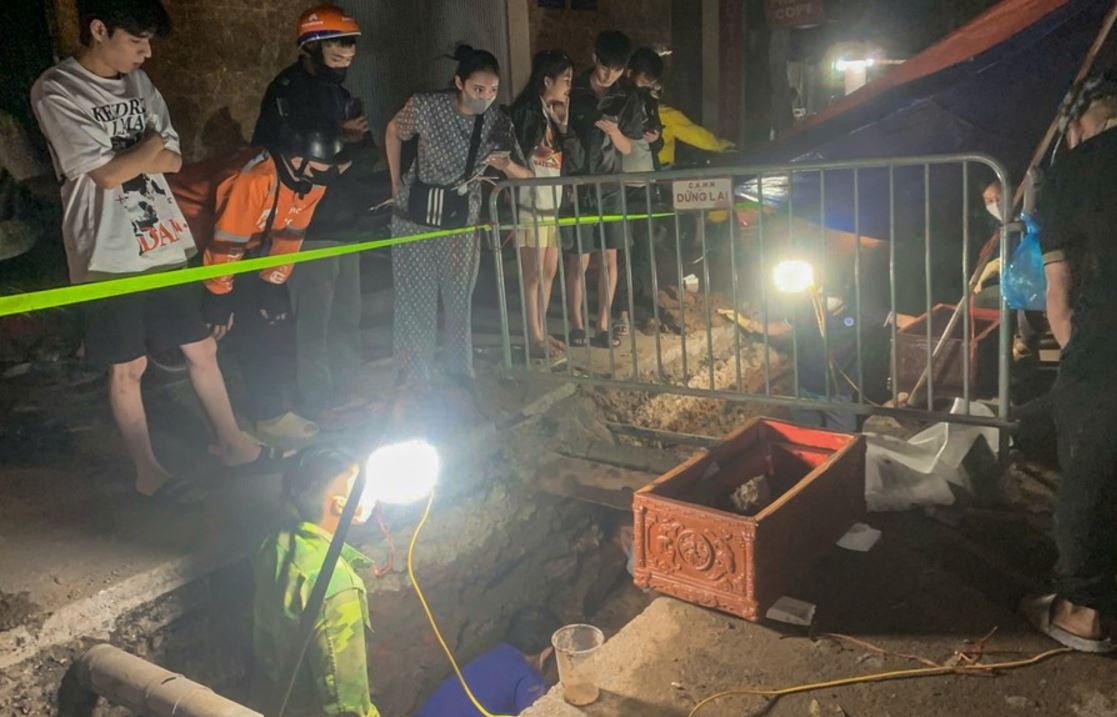 Phuong bao cao gi ve hang tram bo hai cot o pho Tay Son? hinh anh