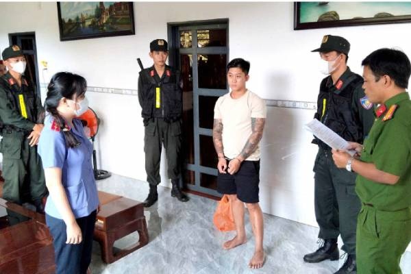 Mua sung tren mang de giai quyet mau thuan hinh anh