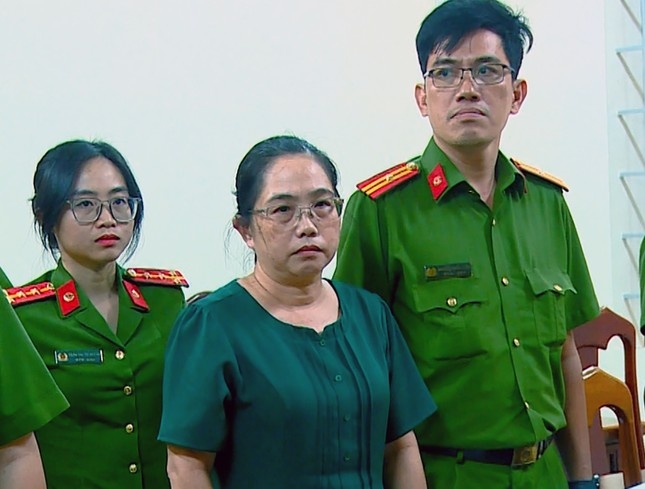 Bat tam giam Giam doc Ban Quan ly Dich vu cong ich TP Nha Trang hinh anh