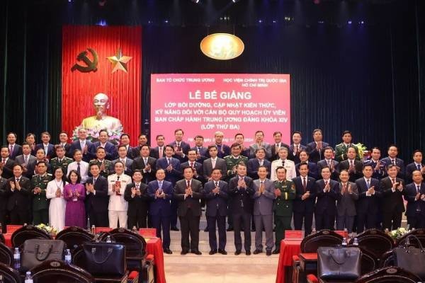 Be giang Lop boi duong can bo quy hoach Uy vien Trung uong khoa XIV hinh anh