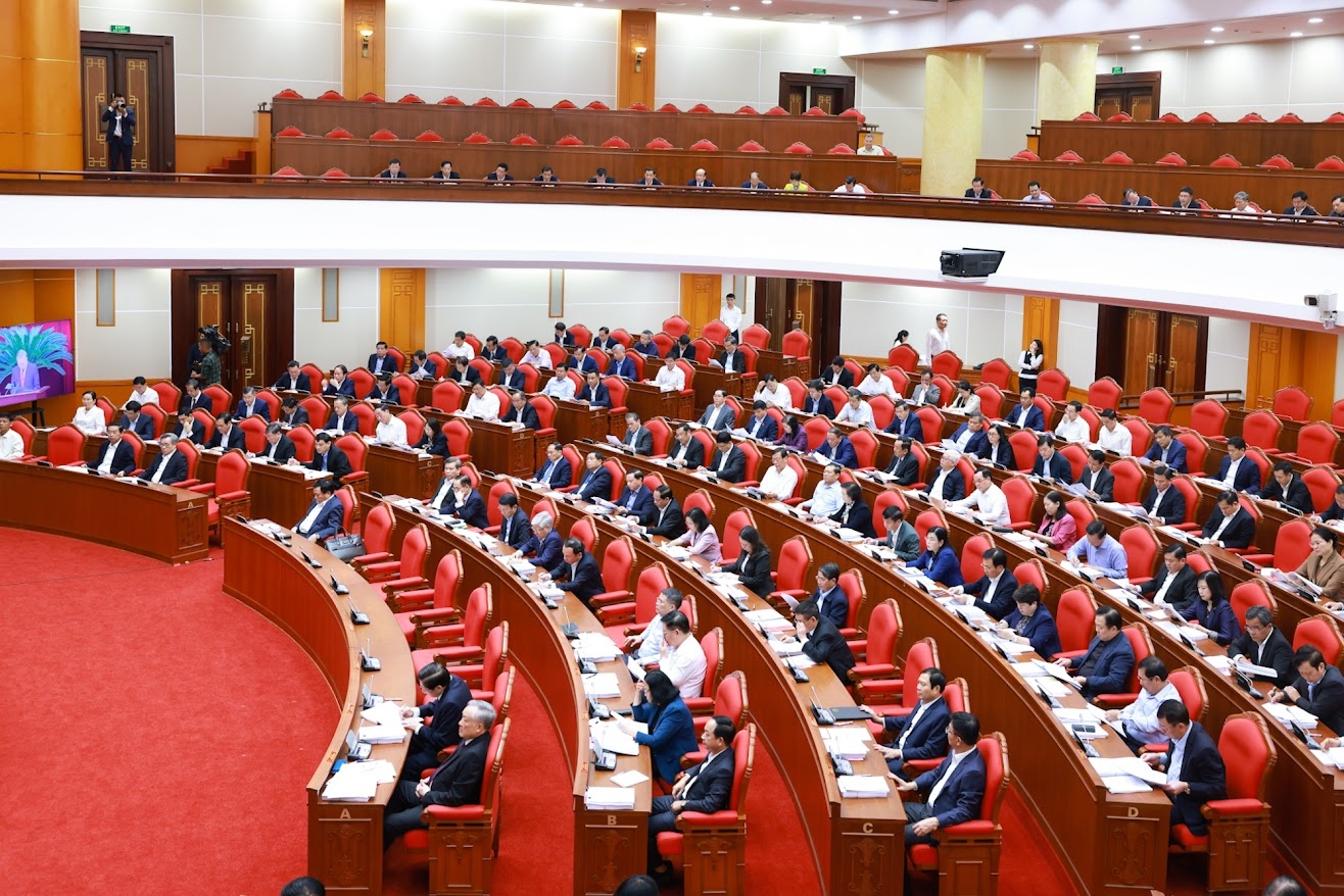 Tong Bi thu: Tinh gon bo may doi hoi dung cam, hy sinh loi ich ca nhan hinh anh