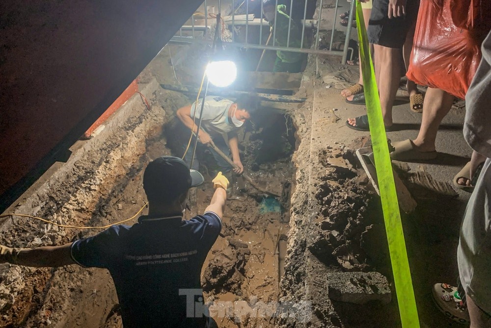 Thong tin moi ve so bo hai cot nguoi phat hien o pho Tay Son hinh anh