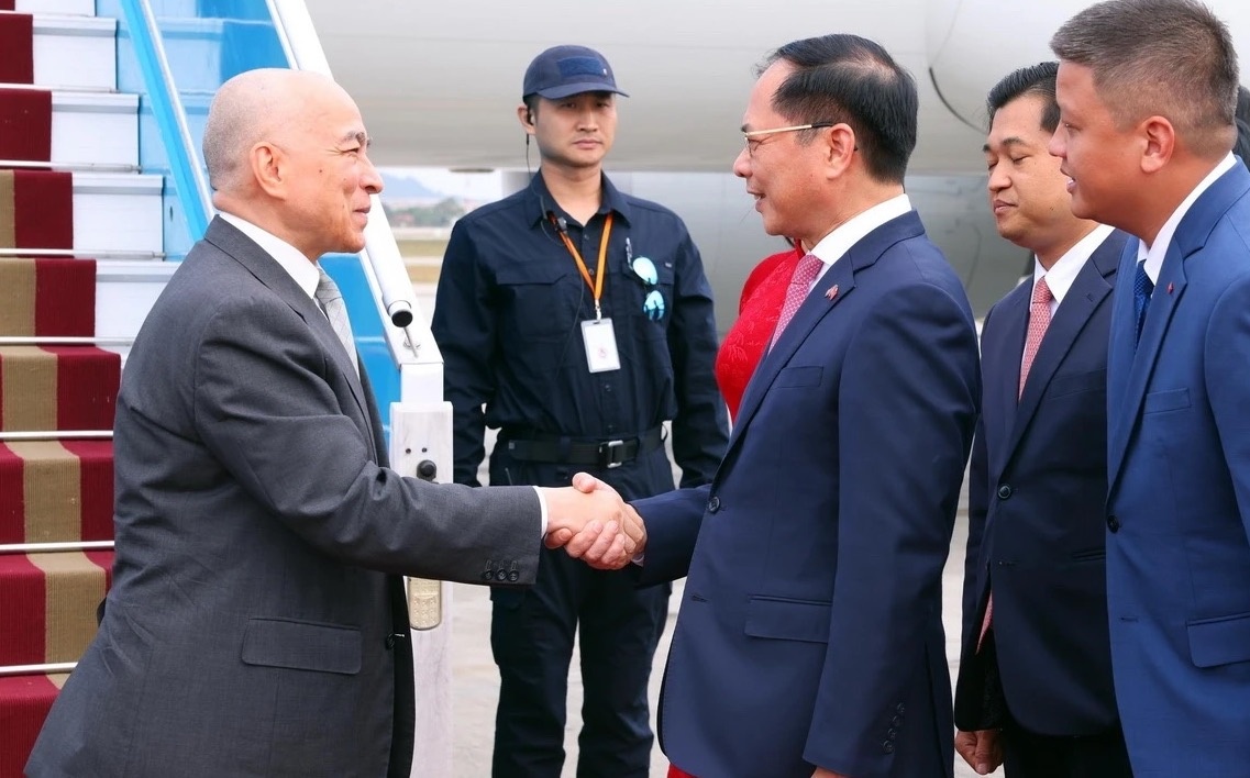 Quoc vuong Campuchia bat dau tham cap Nha nuoc toi Viet Nam hinh anh