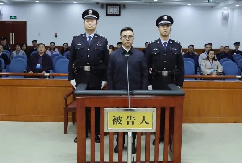 Cuu Chu tich Ngan hang Trung Quoc Luu Lien Kha lanh an tu hinh hinh anh