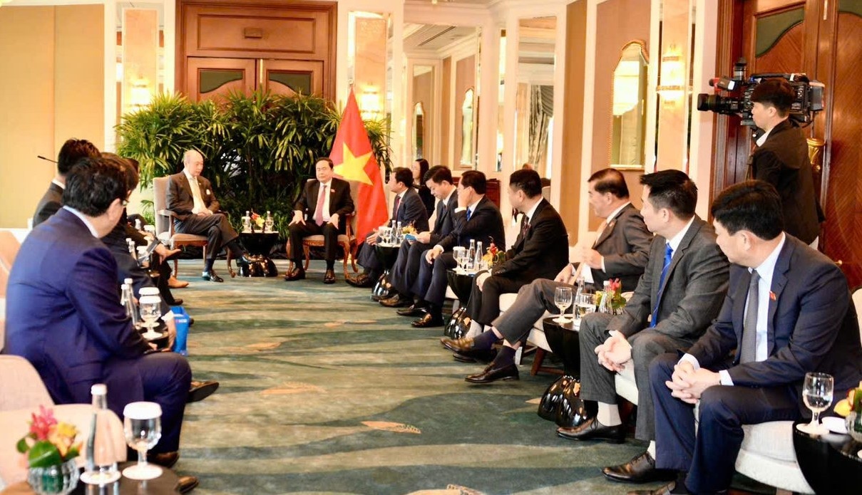 Chu tich Quoc hoi Singapore anh 3