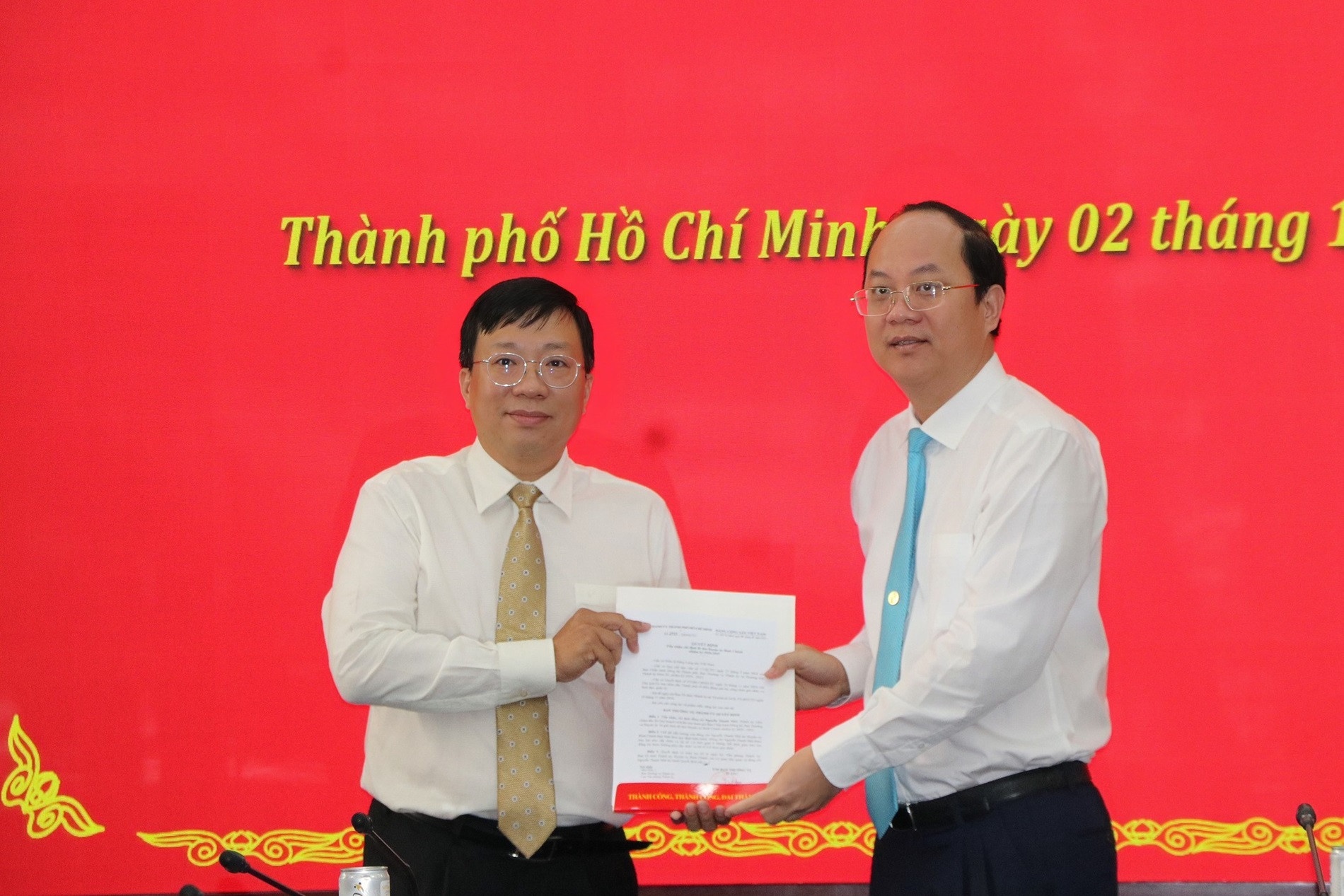 Giam doc So Quy hoach va Kien truc TP.HCM lam Bi thu huyen Binh Chanh hinh anh