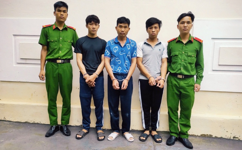 Ngan chan ma tuy tuon vao cac bai vang o mien nui Phuoc Son hinh anh