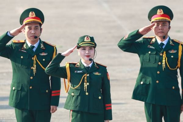 Chinh sach moi: Chinh thuc tang tuoi nghi huu cho si quan Quan doi hinh anh