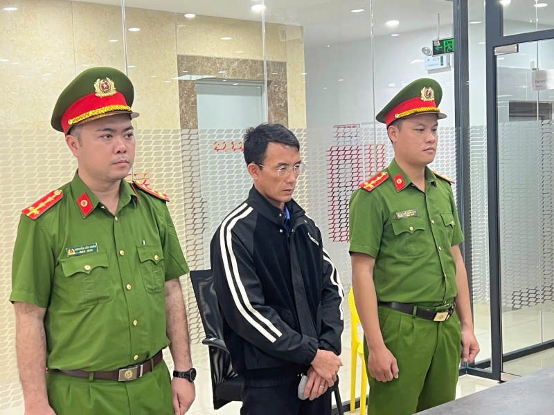 Vo chong Pho giam doc chi nhanh ngan hang VIB lua dao 61 ty dong hinh anh