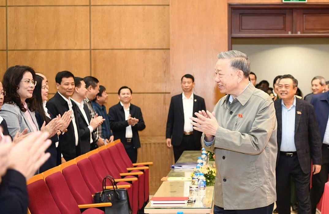 Tong Bi thu To Lam tiep xuc cu tri thanh pho Ha Noi hinh anh