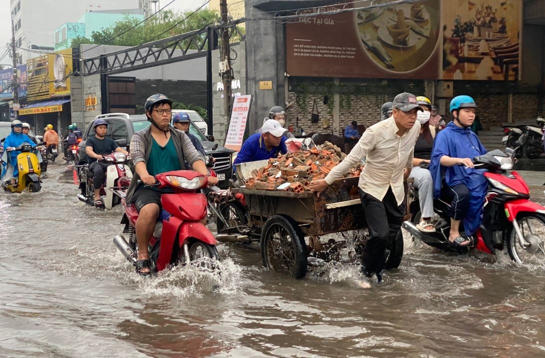 Nam Bo don mua lon trai mua hinh anh