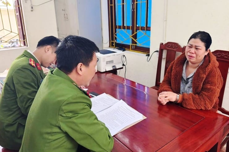 Ep cap vo chong,  Coi do quay video anh 1