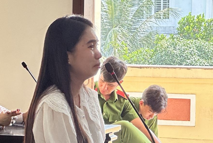 Hai nu nhan vien benh vien o TP Can Tho khoc nuc no tai toa hinh anh