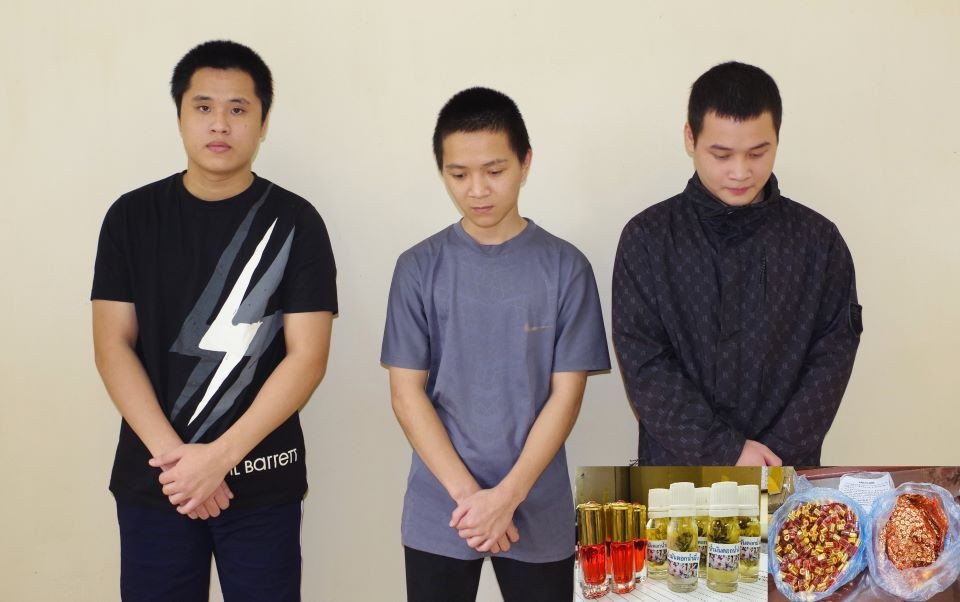 Sap bay,  Mua bua yeu anh 1