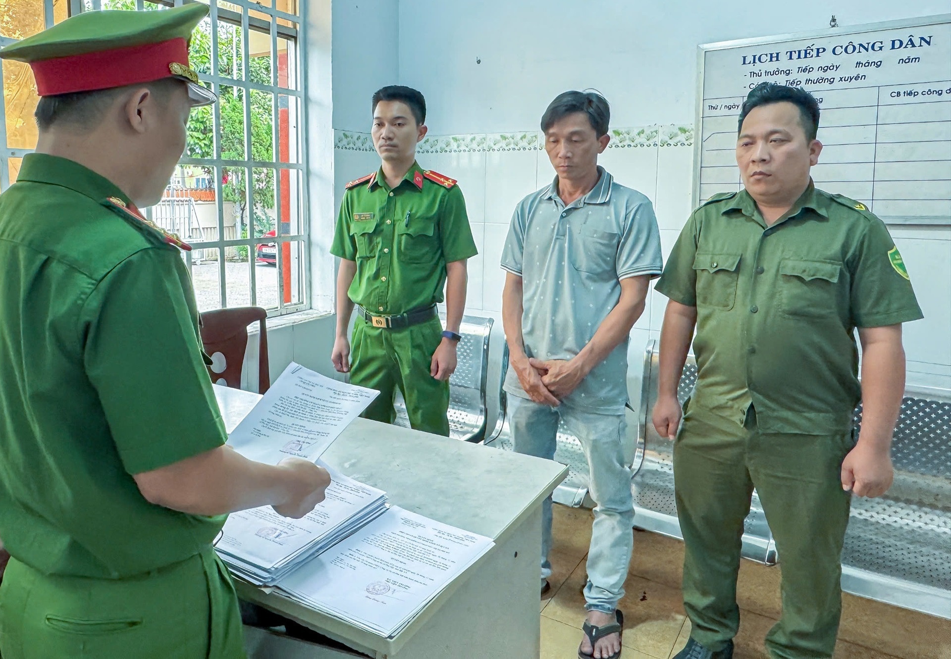 Bat giam tai xe xe dau keo gay tai nan lien hoan 8 oto tren quoc lo 51 hinh anh