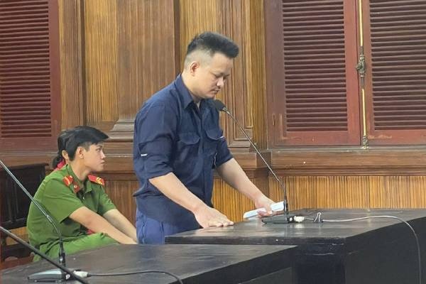 Tu hinh ke hung han dam tu vong mot canh sat hinh su o TP.HCM hinh anh