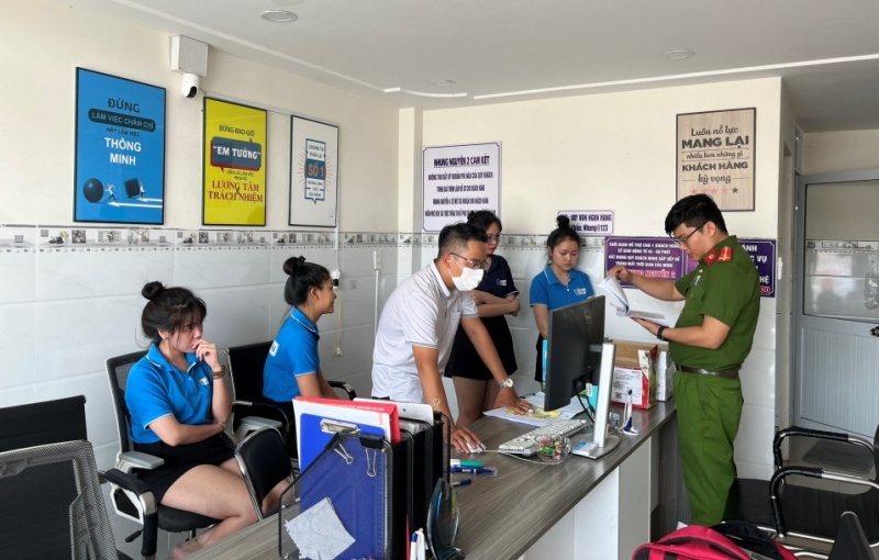 Chiem doat tien ty,  Nguyen Thi Tuyet Nhung,  Cong ty Minh Anh,  Cong ty Viet Nhat,  Cong ty Tuyet Nhung anh 2