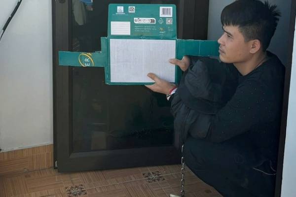 Dung sung ban hong cac mat camera cua hang xom hinh anh