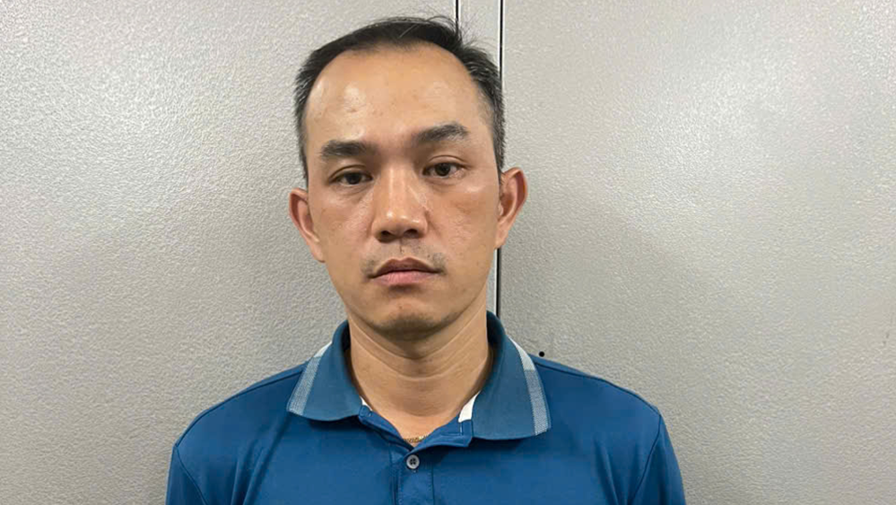 Tam giu doi tuong ep xe, danh thanh nien tui bui giua duong o TP.HCM hinh anh