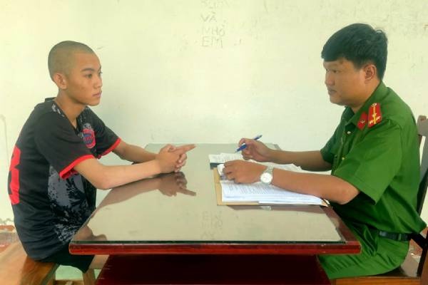 Tam giu hinh su 2 thanh nien ruot chem nhau o Phu Quoc hinh anh