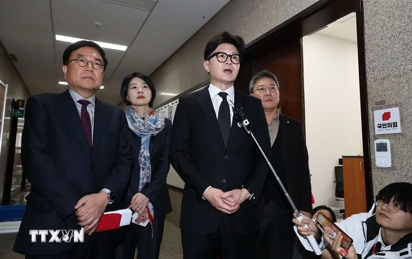 Lanh dao dang cam quyen Han cam ket de tong thong 'rut lui co trat tu' hinh anh