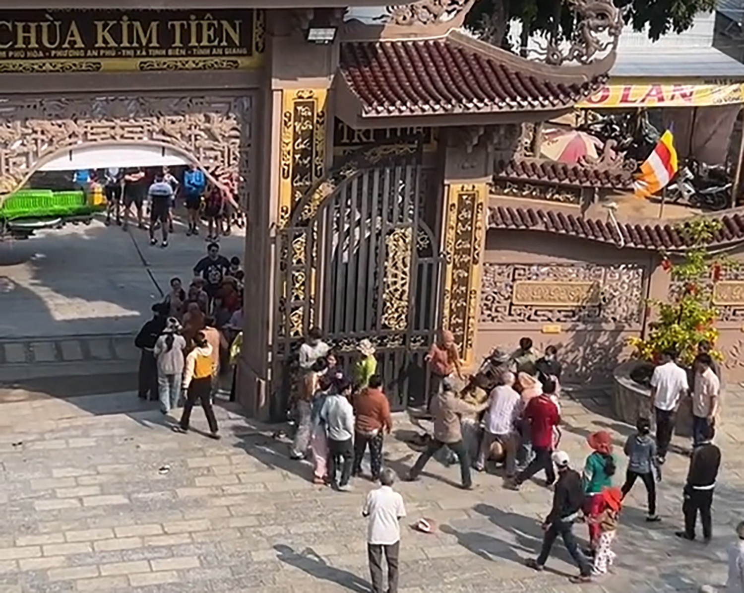 dan canh cuop tai san anh 1