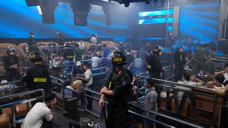 Dot kich bar HV,  Quan bar HV,  Ma tuy anh 1